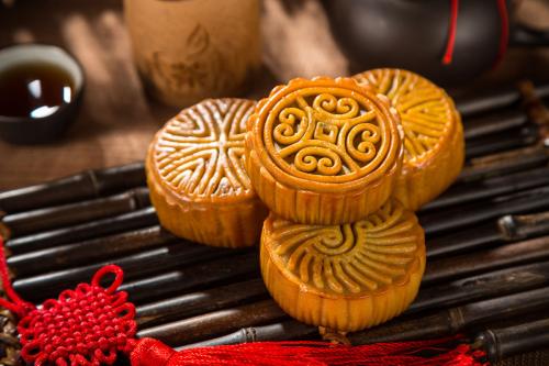 小学作文素材：赞美月饼好吃的句子，隔着屏幕都能闻见香甜!